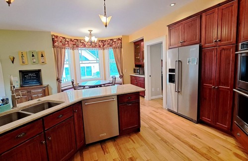 Three Oaks Casa | 2026 Open Secluded retreat Heated pool 13 acres pool table playground