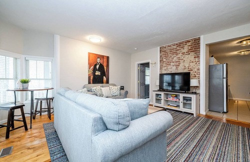 Three Oaks Casa | Three Oaks Home Close To Everything! Two Night Summer Min!