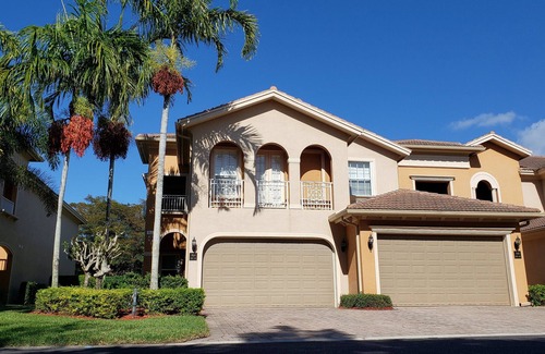 Estero Condominio | 2026 Seasonal Rental - 90 Days - Estero, FL - 6,000 Monthly 3-bedroom condo