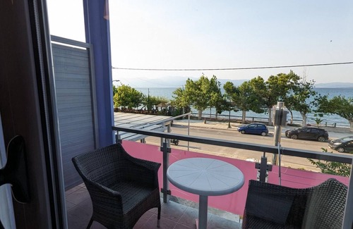 Kamena Vourla Casa | 204 | Okeania 3 persons Room 1st Floor