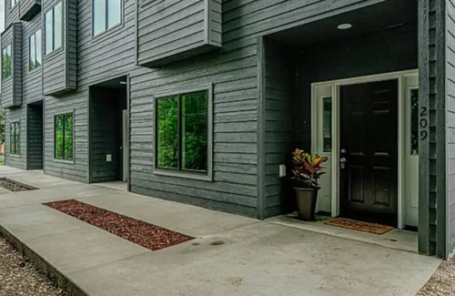Bismarck Casa | 205 at the Mill. Downtown, Brand New, and Sleeps 8!