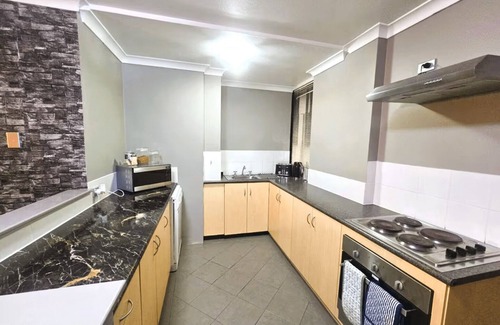 South Perth Apartamento | 206 South Perth Secret Sanctuary 1BR &Parking