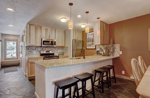 Keystone Condominio | 2065 The Pines by RedAwning