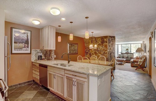 Keystone Condominio | 2065 The Pines by RedAwning