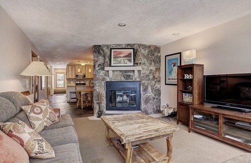 Keystone Condominio | 2065 The Pines by RedAwning