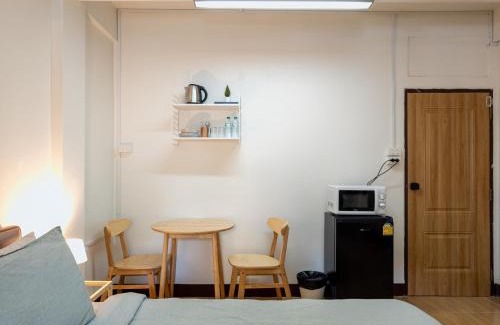 Phlabphla Apartamento | 206HiddenNest, Local Room with Street Food only 15 min walk to Skytrain