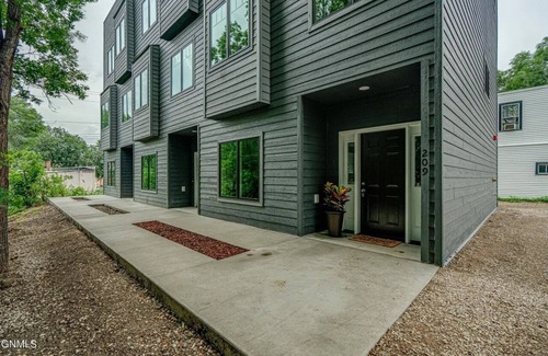 Bismarck Casa | 207 Brand new charming townhome that sleeps 8!