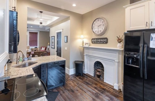 Madison Casa | #209 Kings, River View, Deck, Bicentennial Park