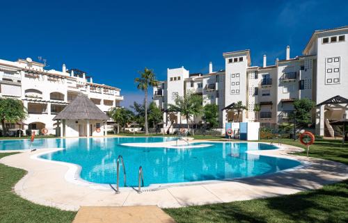 San Luis de Sabinillas Apartamento | 2091- Apt close from all amenities