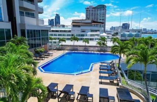 Pattaya Bay Apartamento | 20FL Beach Front Huge 1-Bed Condo Next to 5-Star Hotels