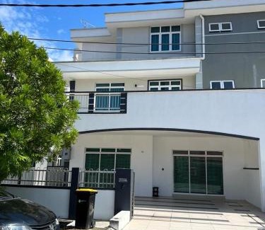 Taman Sejati Apartamento | 20Pax 3-Storey SemiD 5Room&5Bathroom Sweet Dream Home Sitiawan