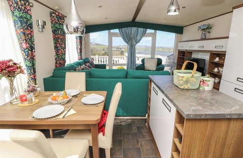 Bembridge Cabaña | 21 CAULKERS REST, family friendly, with a garden in Bembridge