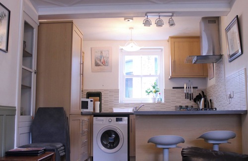 Kendal Cabaña | 21 ENTRY LANE, pet friendly, character holiday cottage in Kendal