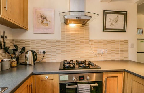 Kendal Cabaña | 21 ENTRY LANE, pet friendly, character holiday cottage in Kendal