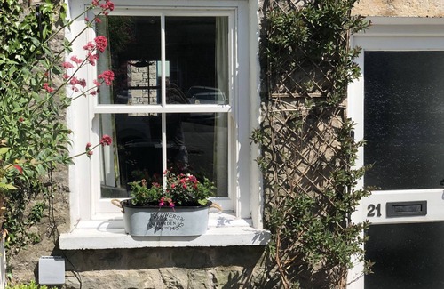 Kendal Cabaña | 21 ENTRY LANE, pet friendly, character holiday cottage in Kendal