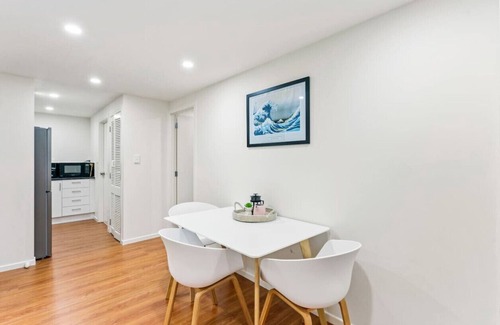 Titirangi Apartamento | 21 Kaurimu Rise, Titirangi, Auckland 0604