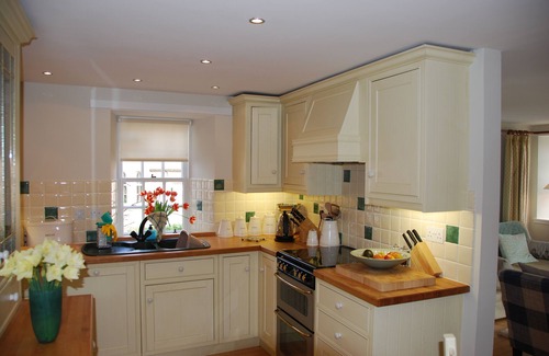 Crail Cabaña | 21 Shoregate - stylish cottage with sea views and secluded garden, pet-friendly