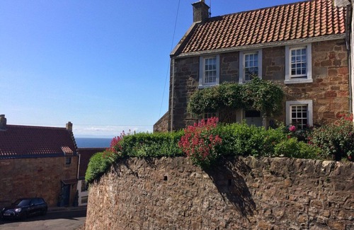Crail Cabaña | 21 Shoregate - stylish cottage with sea views and secluded garden, pet-friendly