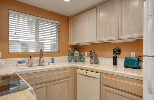 Downtown Condominio | 210 Casa Bella: 2 dormitorios, 2 baños condominio en Pismo Beach, capacidad para 6