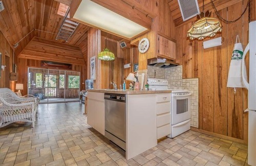 Florida Gulf Coast Casa | 210 Wheeler - Awesome Home - 4 beds / 4 baths - 1 block from Gulf!