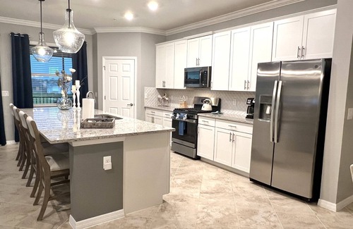 Biggar Condominio | 2100 SF Luxury Coach Home with Golf! Beautiful!