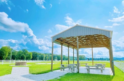 Flatwoods Alquiler De RV | 211A MUSIC CITY MEMORIES SITE A1/A2