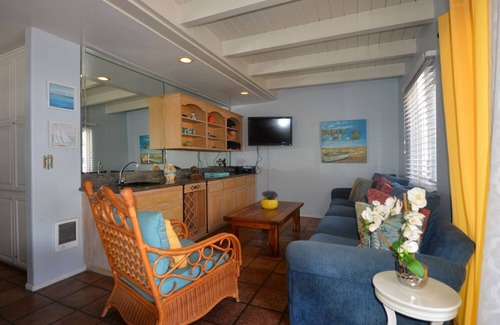 Avalon Casa | Casa con terraza, carrito de golf, 1 cuadra de la playa, Se admiten mascotas, WIFI.