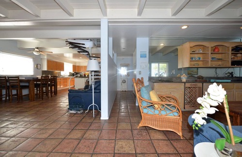 Avalon Casa | Casa con terraza, carrito de golf, 1 cuadra de la playa, Se admiten mascotas, WIFI.
