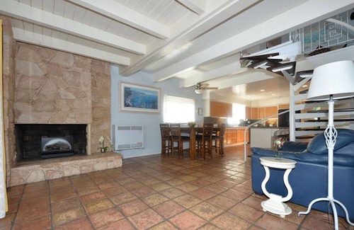 Avalon Casa | Casa con terraza, carrito de golf, 1 cuadra de la playa, Se admiten mascotas, WIFI.