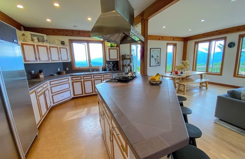 Bethlehem Casa | 212 Stunning home with breathtaking views, outdoor cedar sauna, great location! Skiing!