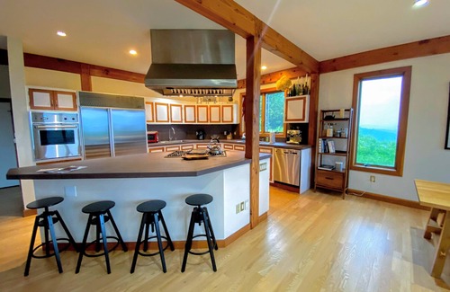 Bethlehem Casa | 212 Stunning home with breathtaking views, outdoor cedar sauna, great location! Skiing!
