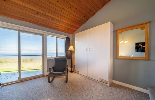 Regional District of Nanaimo Condominio | #212 Upper Beach View Suite at Shorewater Resort, Qualicum Beach