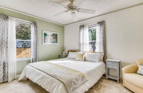 Navy Point Casa | 214 Payne Rd