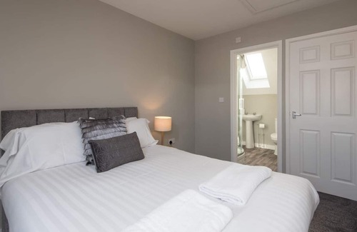 Darlington Casa | 215 Haughton Road