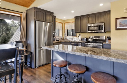 Big Bear City Cabina | 2150 - Lazy Llama Lodge 4 Bedroom Home by RedAwning