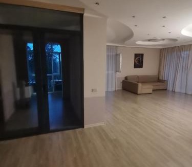 Magnetiti Apartamento | 216м апартаменты на пляже Уреки для отдыха большой семьи или компании