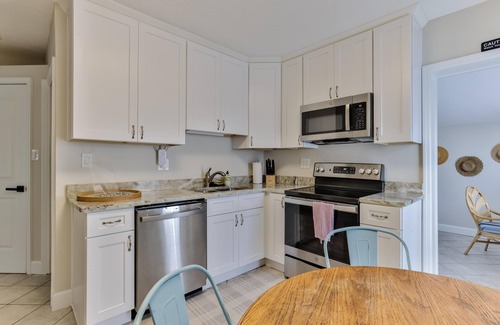 Boardwalk Casa | 216 Kirkland Suite 2 - 2/1 beachside pool home!