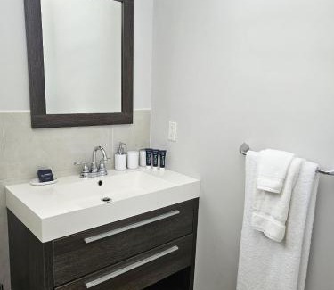 Jolly Harbour Apartamento | 216A Upper Level, Deluxe 1 Bedroom