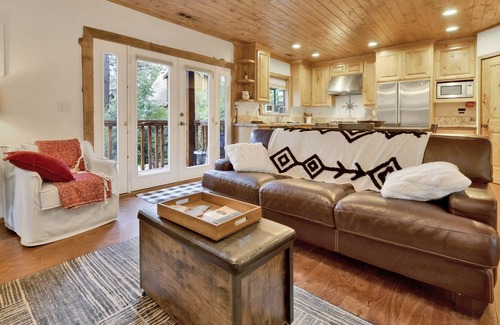 Fawnskin Cabina | 2192-fawnskin Cottage 2 Bedroom Home by RedAwning