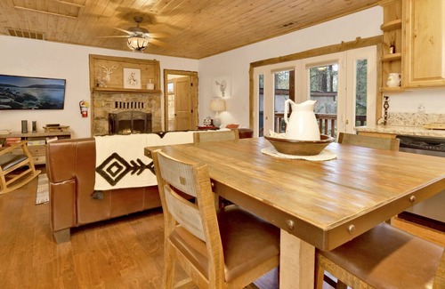 Fawnskin Cabina | 2192-fawnskin Cottage 2 Bedroom Home by RedAwning