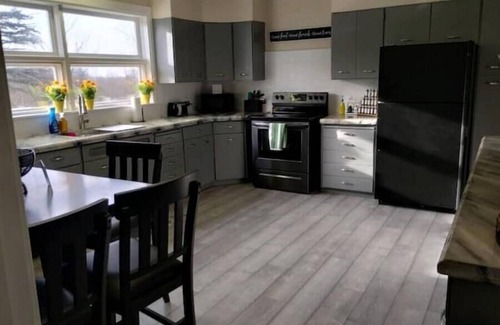 Springville Casa | 21min from Buffalo Bills Stadium! Family-sized home with game room & firepit.