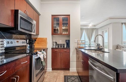 Haysboro Apartamento | 21st-Floor Penthouse City & Mountain Views
