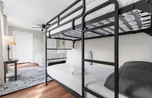 Birmingham Casa | 21st Street Evergreen Charm