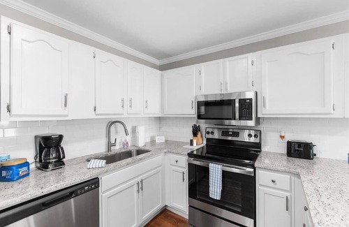 Birmingham Casa | 21st Street Evergreen Charm