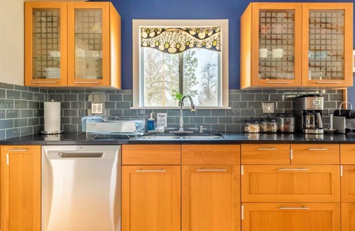 Midpines Casa | 22 Miles to Yosemite - Hot Tub, Hammocks, Fire Pit, Six Private Acres