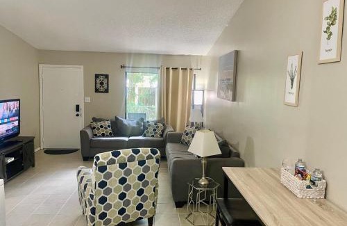 Brent Apartamento | 22 min to Beach-2 bd room-Self check in -sleep 6-BBQ-WD