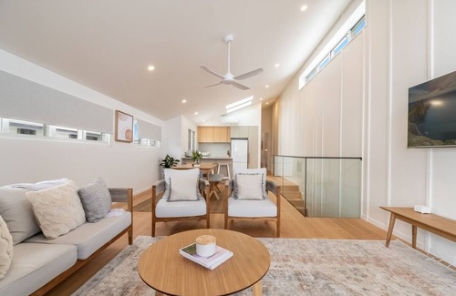 North Creek Casa | 22 North & South - Two modern duplexes in a prime location close to the beach