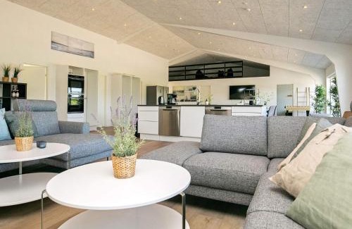 Grønhøj Casa | 22 person holiday home in Løkken-By Traum