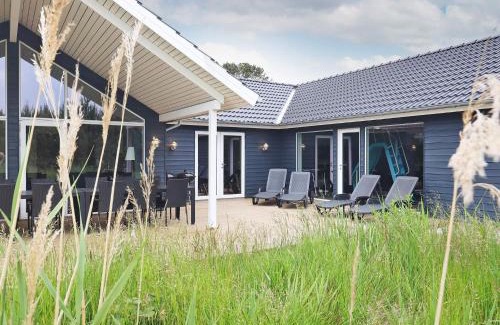 Bratten Strand Casa | 22 person holiday home in Jerup
