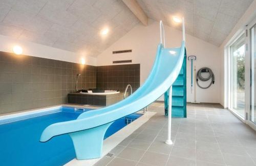 Bratten Strand Casa | 22 person holiday home in Jerup